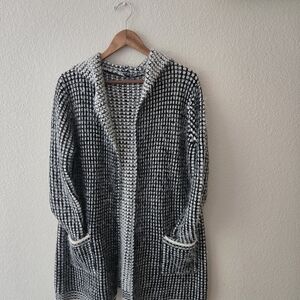 Women's Black and White Knit Sweater